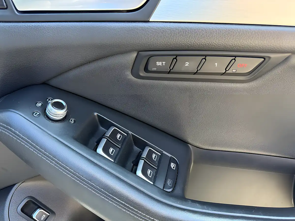 Used 2014 Audi Q5 S-Line Plus Blue - Interior and Exterior details 10