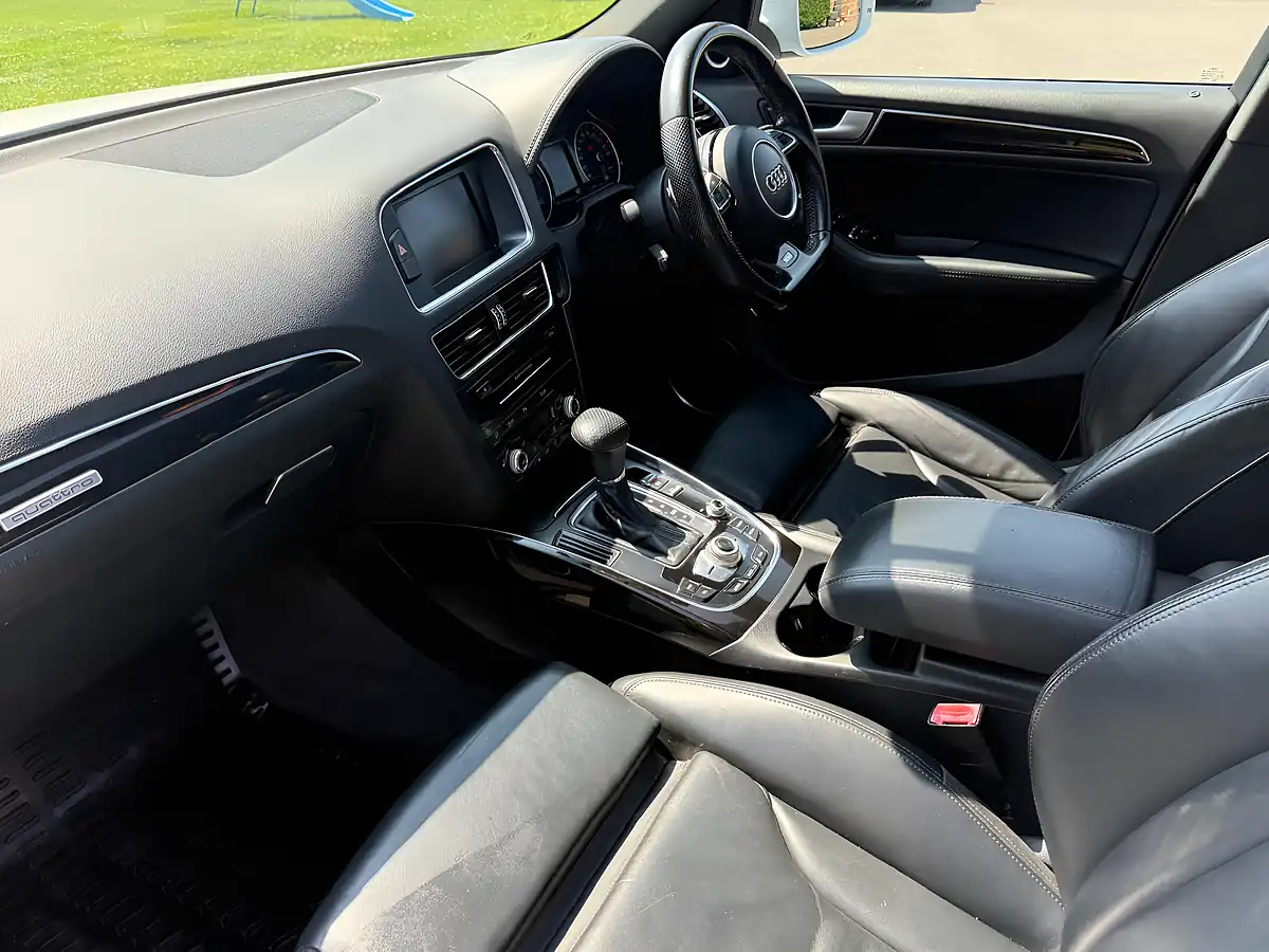 Used 2014 Audi Q5 S-Line Plus White - Interior and Exterior details 17