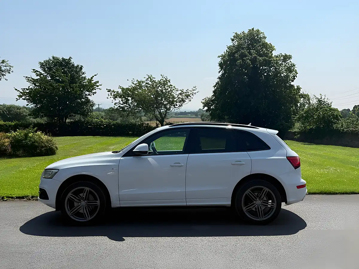 Used 2014 Audi Q5 S-Line Plus White - Interior and Exterior details 4