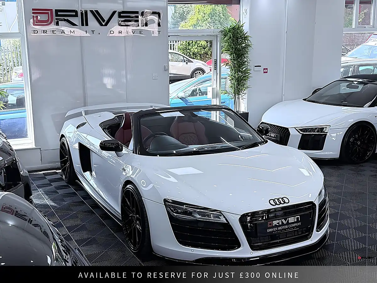 Used 2014 Audi R8 Spyder S Tronic Quattro White - Interior and Exterior details 10