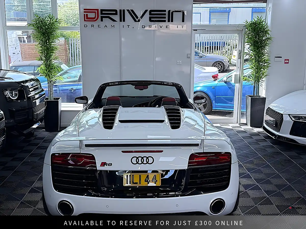 Used 2014 Audi R8 Spyder S Tronic Quattro White - Interior and Exterior details 12