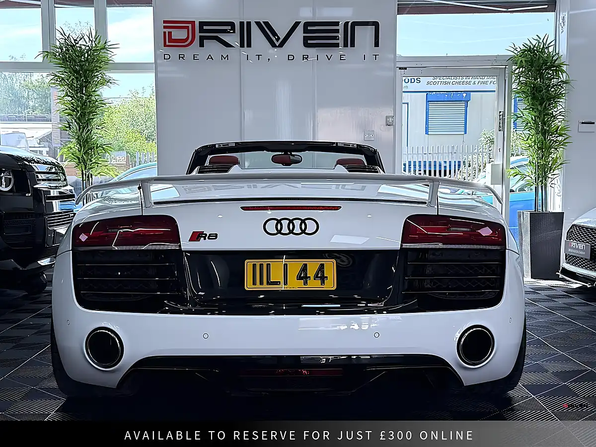 Used 2014 Audi R8 Spyder S Tronic Quattro White - Interior and Exterior details 13