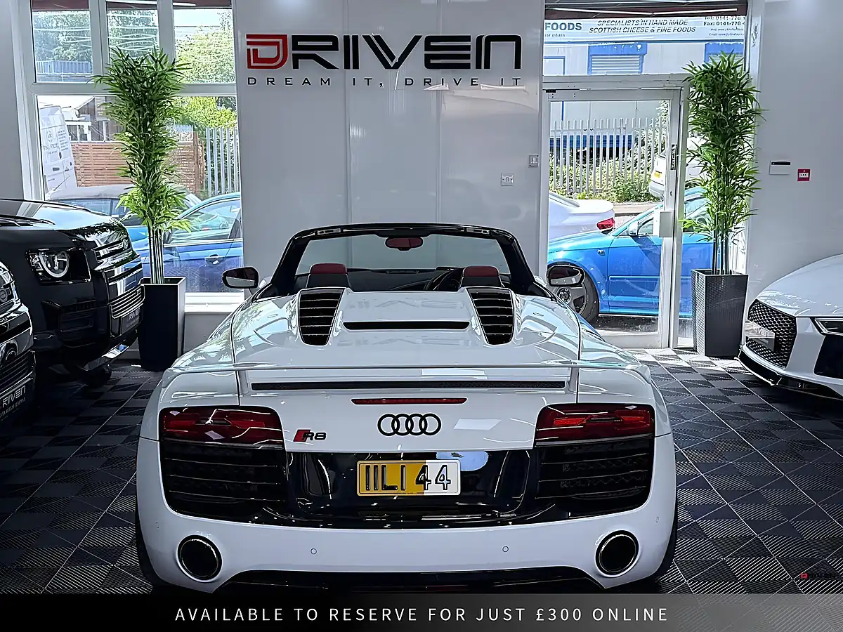Used 2014 Audi R8 Spyder S Tronic Quattro White - Interior and Exterior details 14