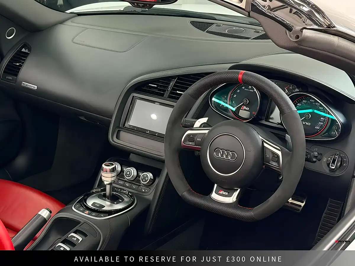 Used 2014 Audi R8 Spyder S Tronic Quattro White - Interior and Exterior details 16
