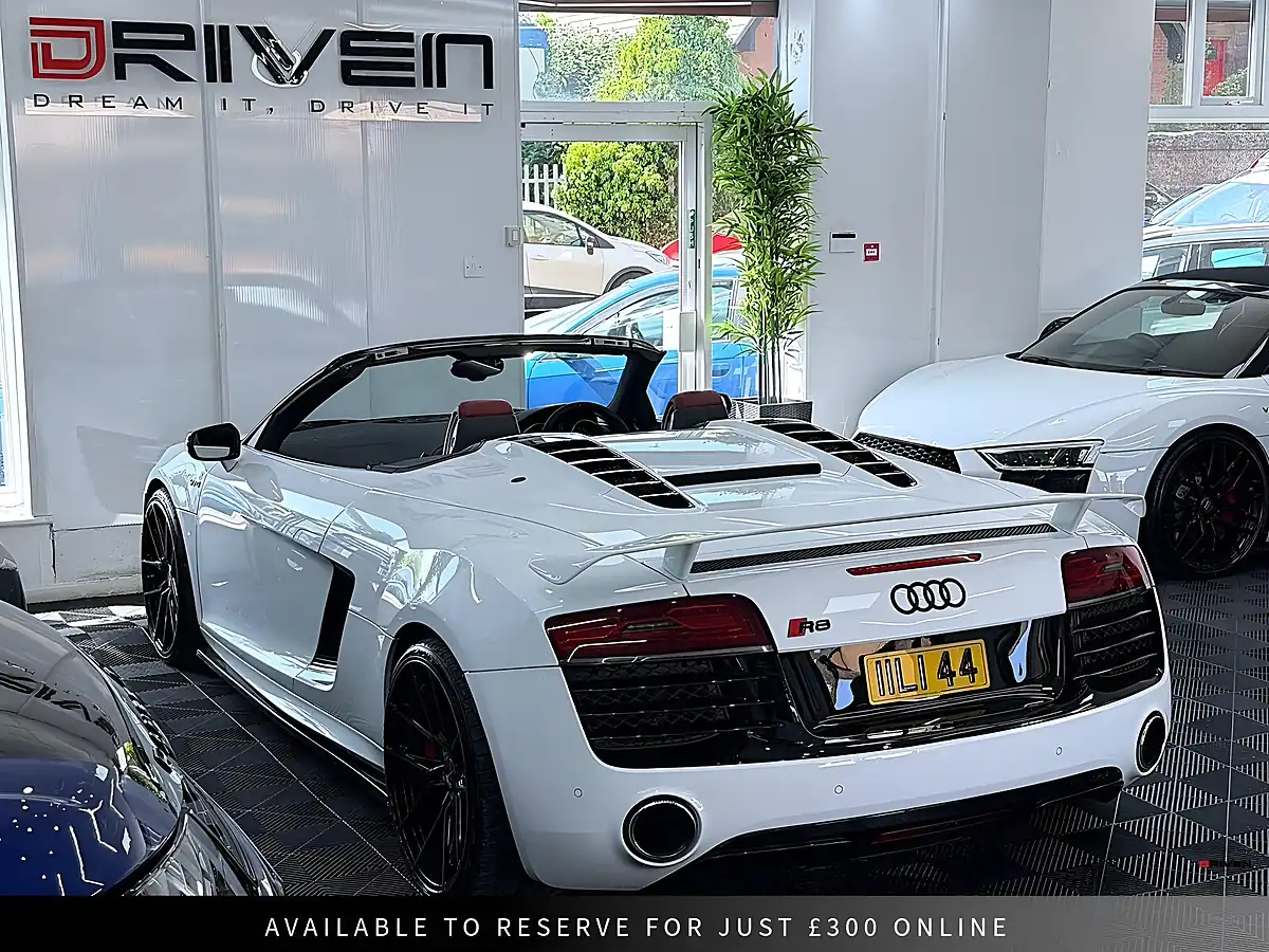 Used 2014 Audi R8 Spyder S Tronic Quattro White - Interior and Exterior details 2