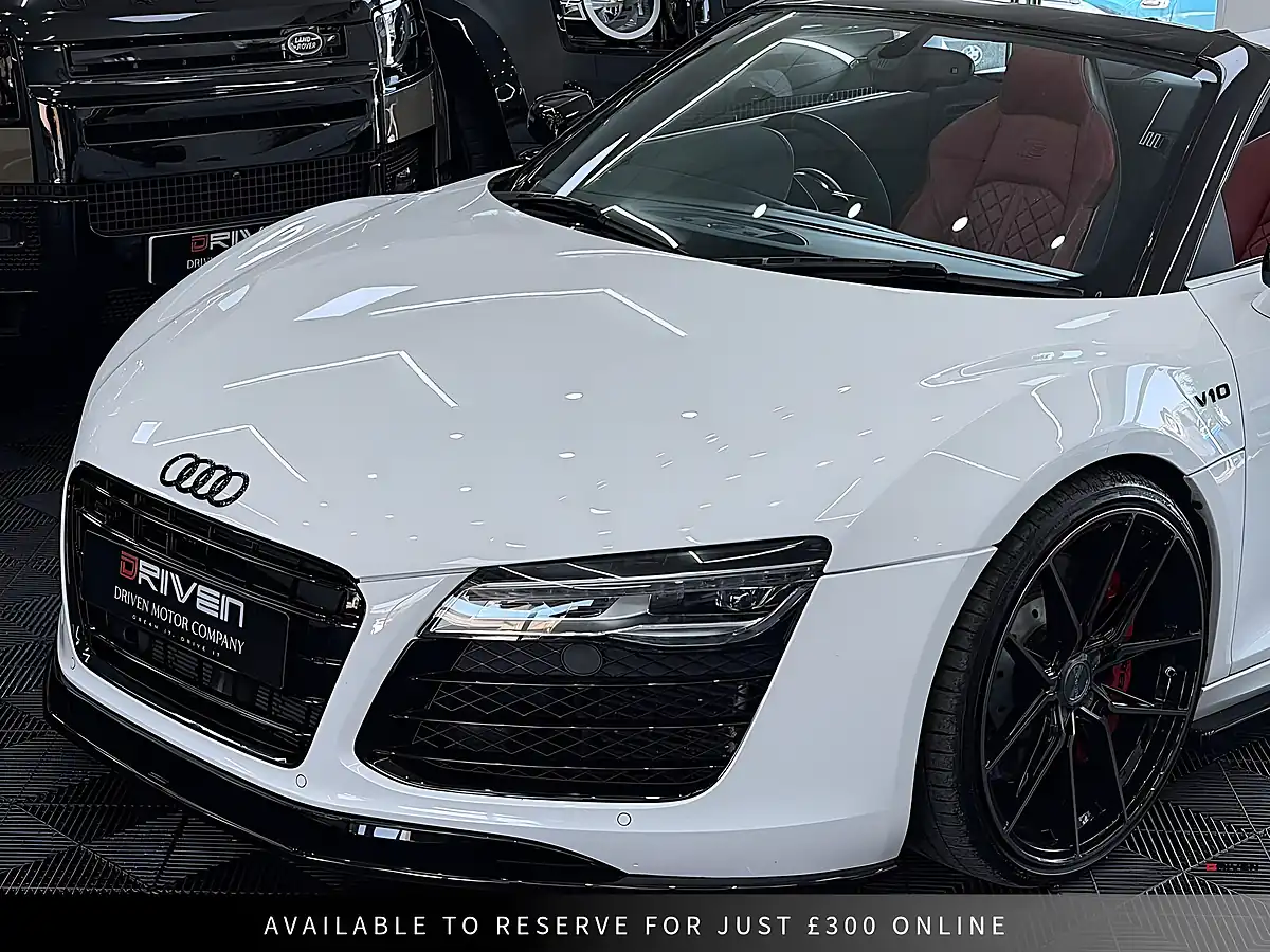 Used 2014 Audi R8 Spyder S Tronic Quattro White - Interior and Exterior details 4