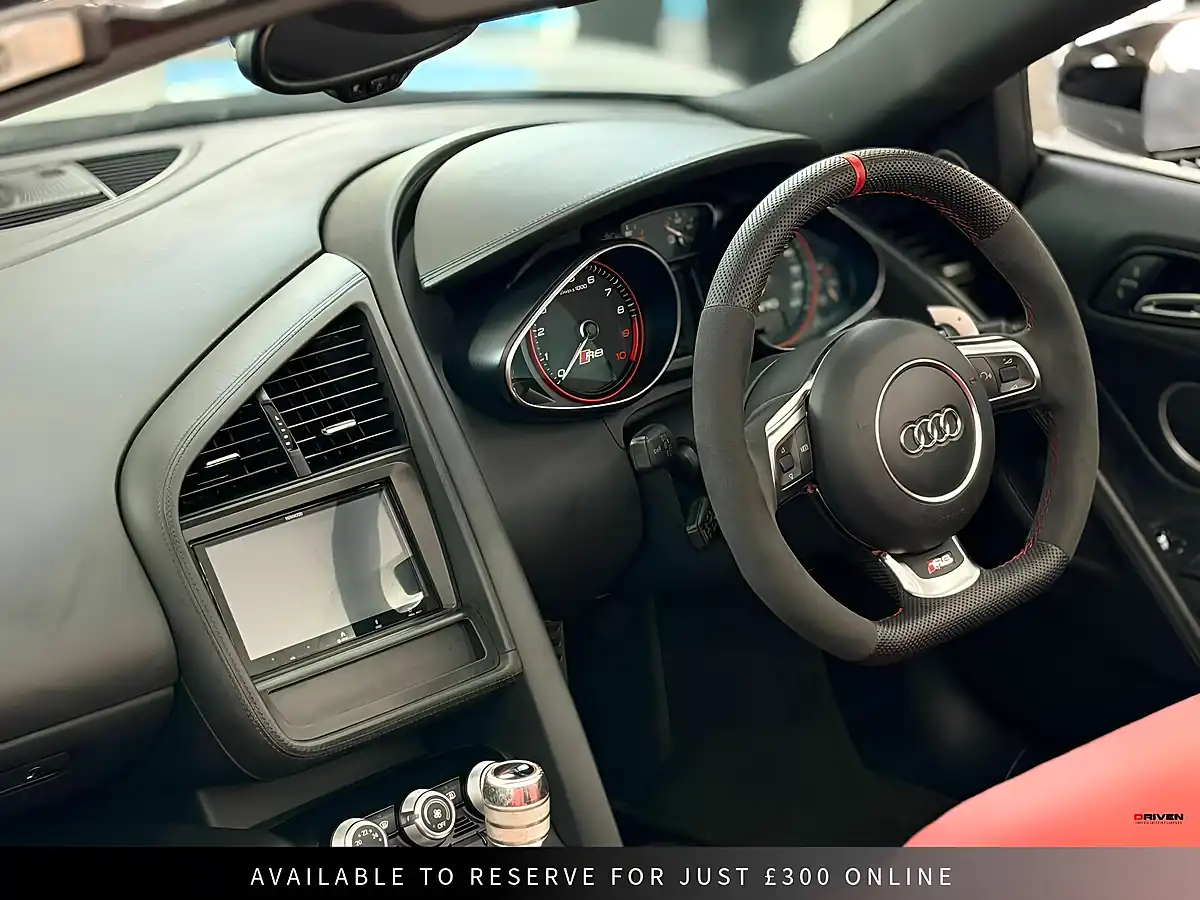Used 2014 Audi R8 Spyder S Tronic Quattro White - Interior and Exterior details 6