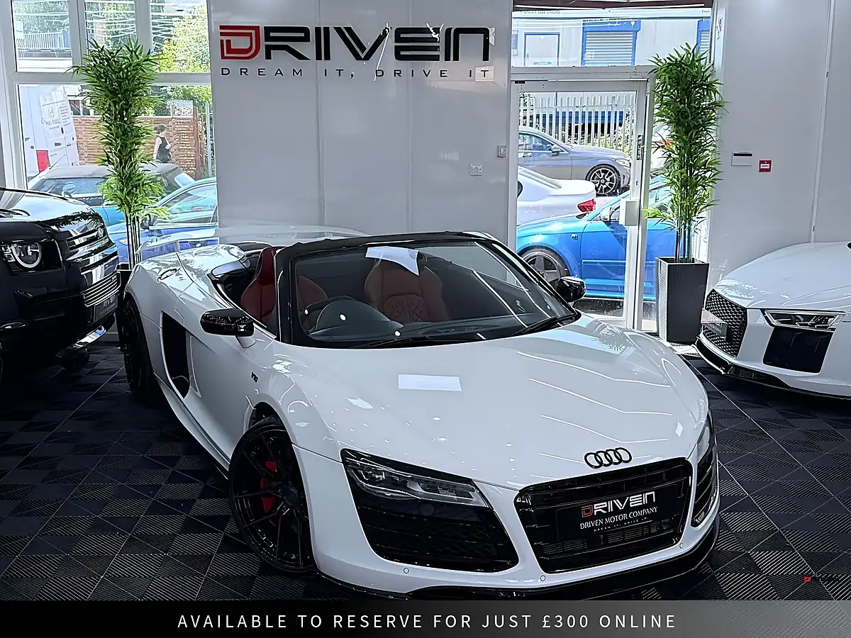 Used 2014 Audi R8 Spyder S Tronic Quattro White - Interior and Exterior details 7