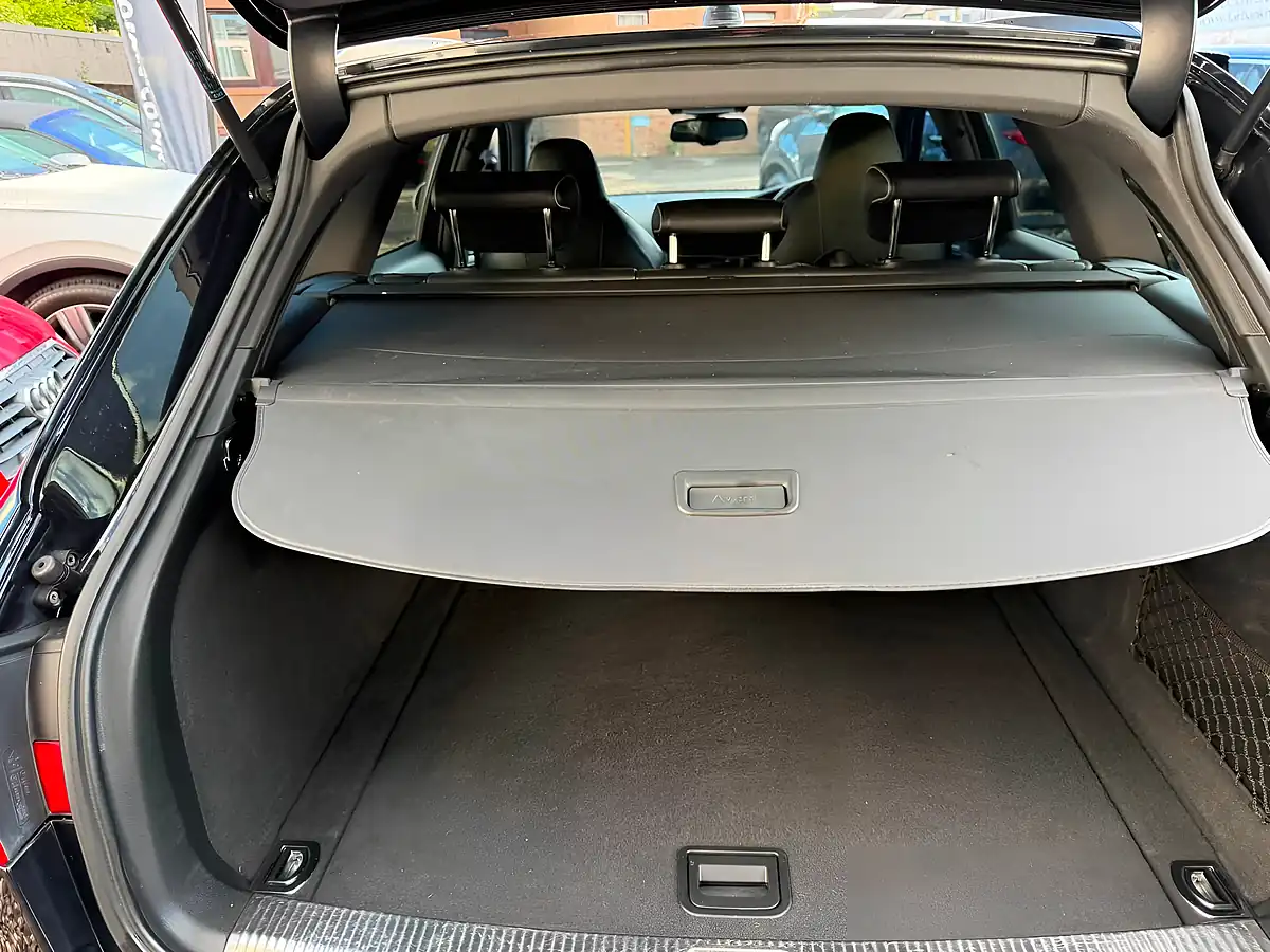 Used 2014 Audi RS4 Avant Black - Interior and Exterior details 16