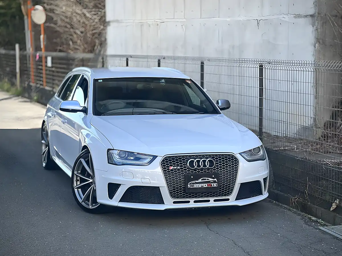 Used 2014 Audi RS4 Avant White - Front View