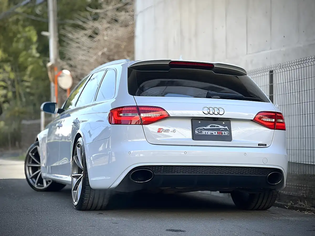 Used 2014 Audi RS4 Avant White - Interior and Exterior details 12