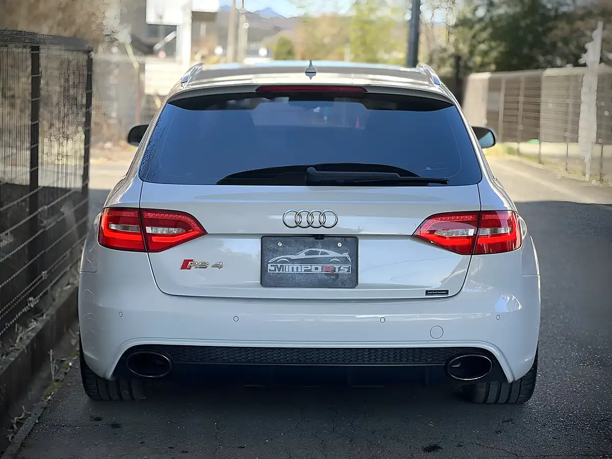Used 2014 Audi RS4 Avant White - Interior and Exterior details 14