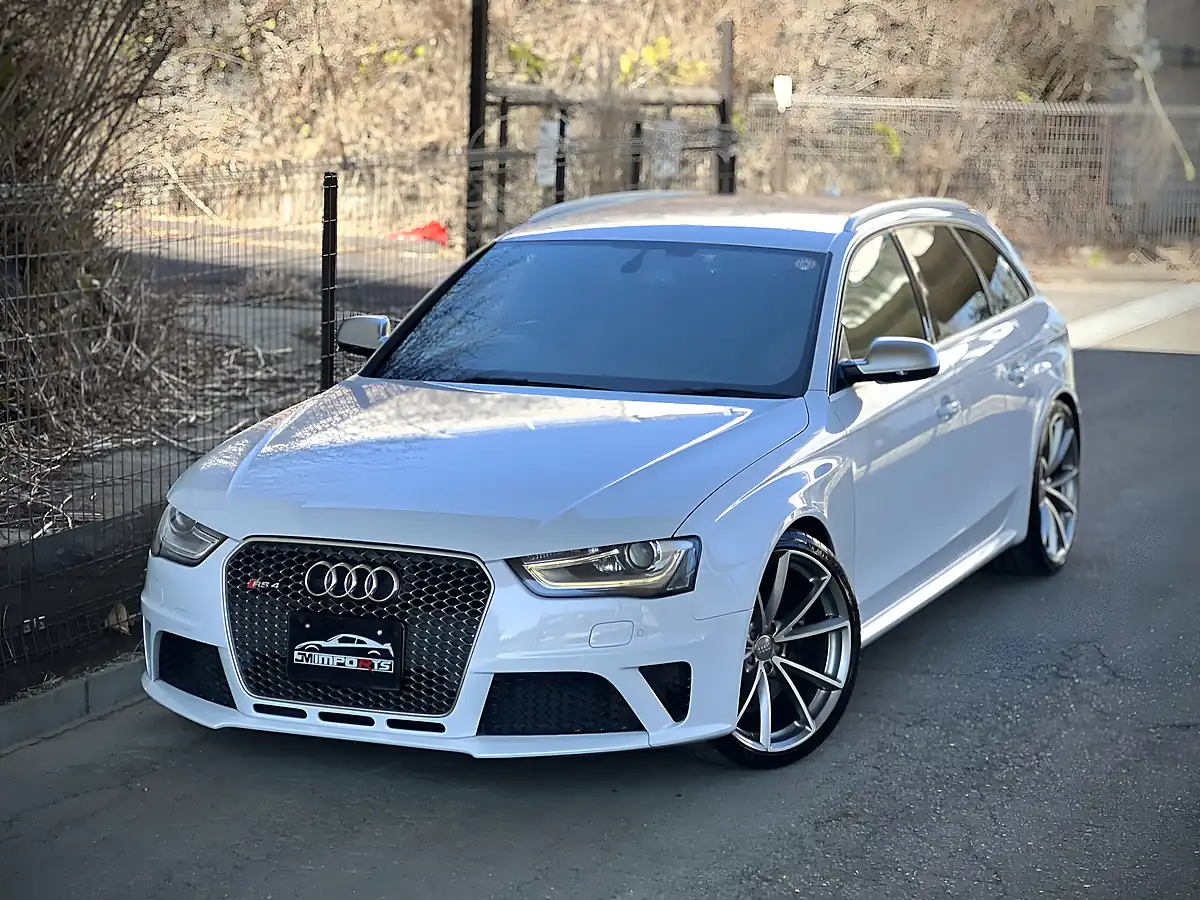 Used 2014 Audi RS4 Avant White - Interior and Exterior details 3