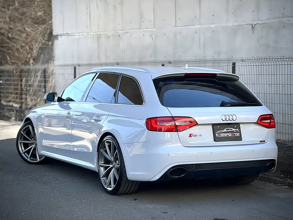 Used 2014 Audi RS4 Avant White - Interior and Exterior details 8