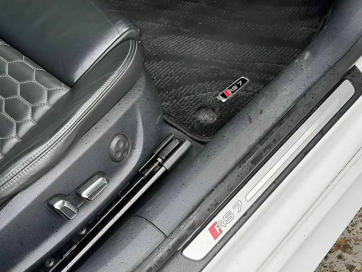 Used 2014 Audi RS7 Sportback White - Interior and Exterior details 12
