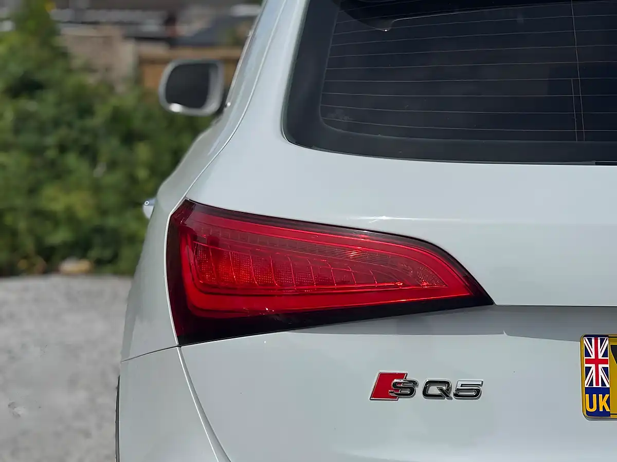 Used 2014 Audi SQ5 White - Interior and Exterior details 18