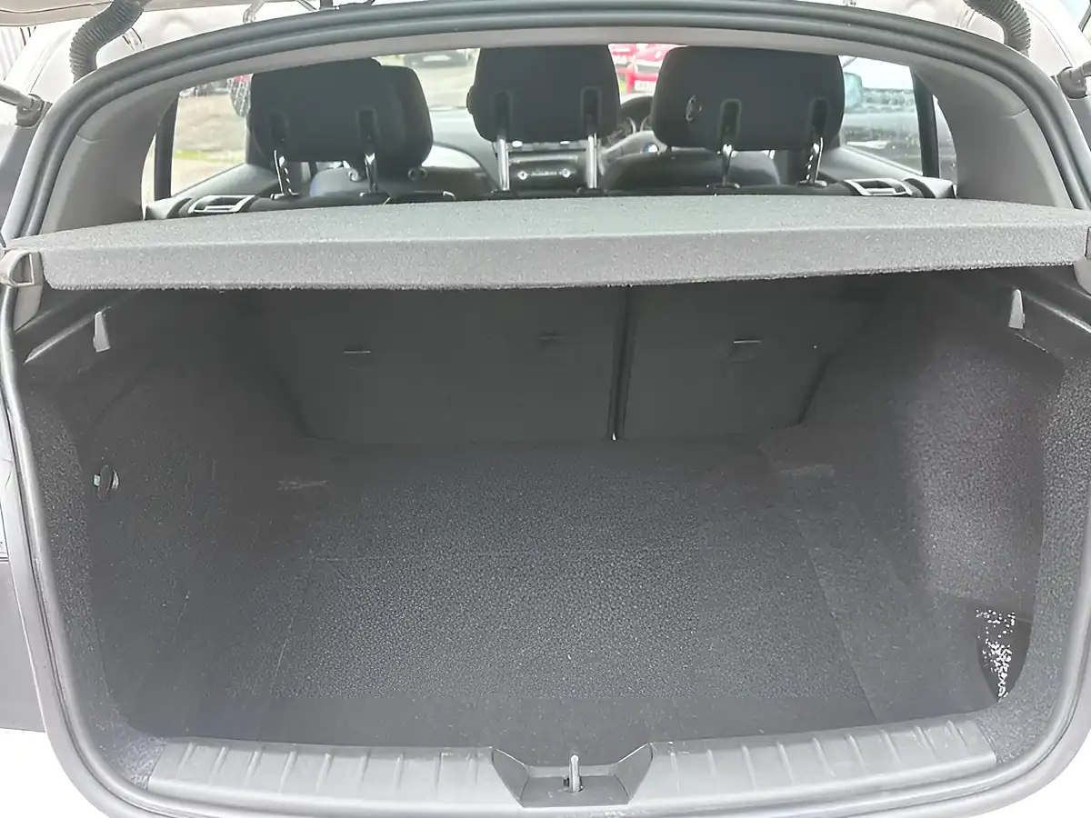 Used 2014 BMW 1 Series Efficientdynamics White - Interior and Exterior details 14