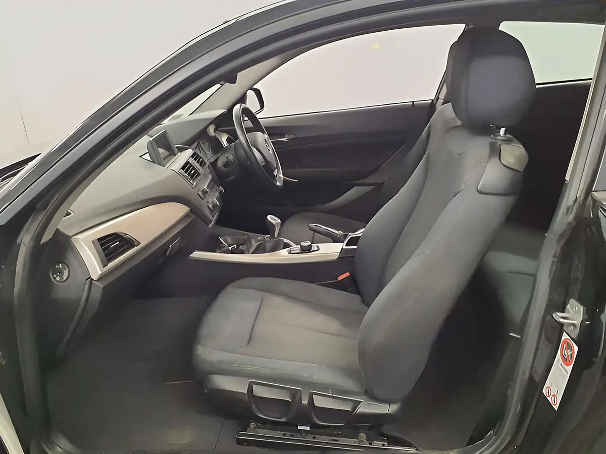 Used 2014 BMW 1 Series Es Jet Black - Interior and Exterior details 11