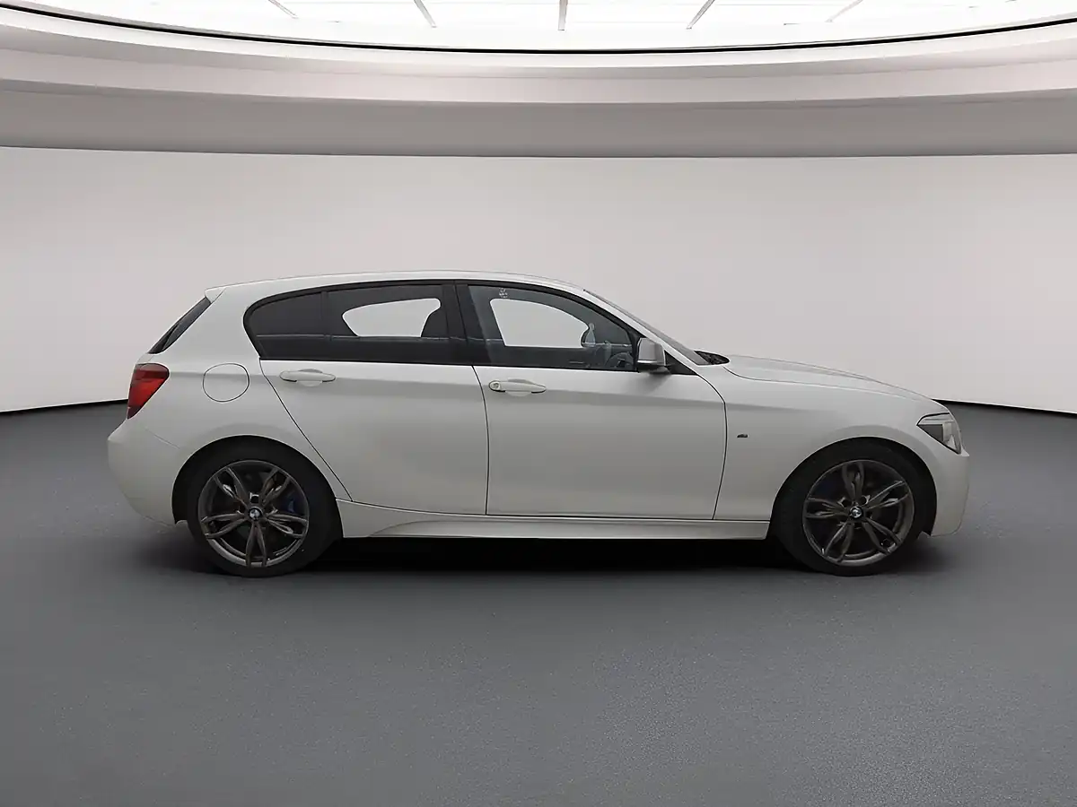 Used 2014 BMW 1 Series M135i Alpine White - Interior and Exterior details 5
