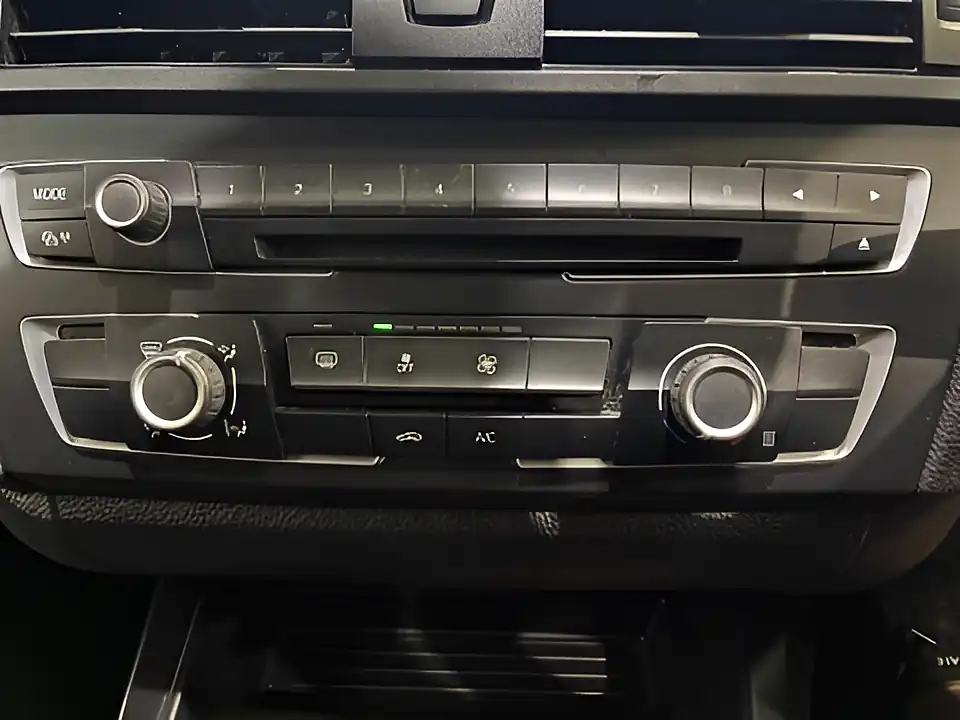 Used 2014 BMW 1 Series Sport White - Interior and Exterior details 15