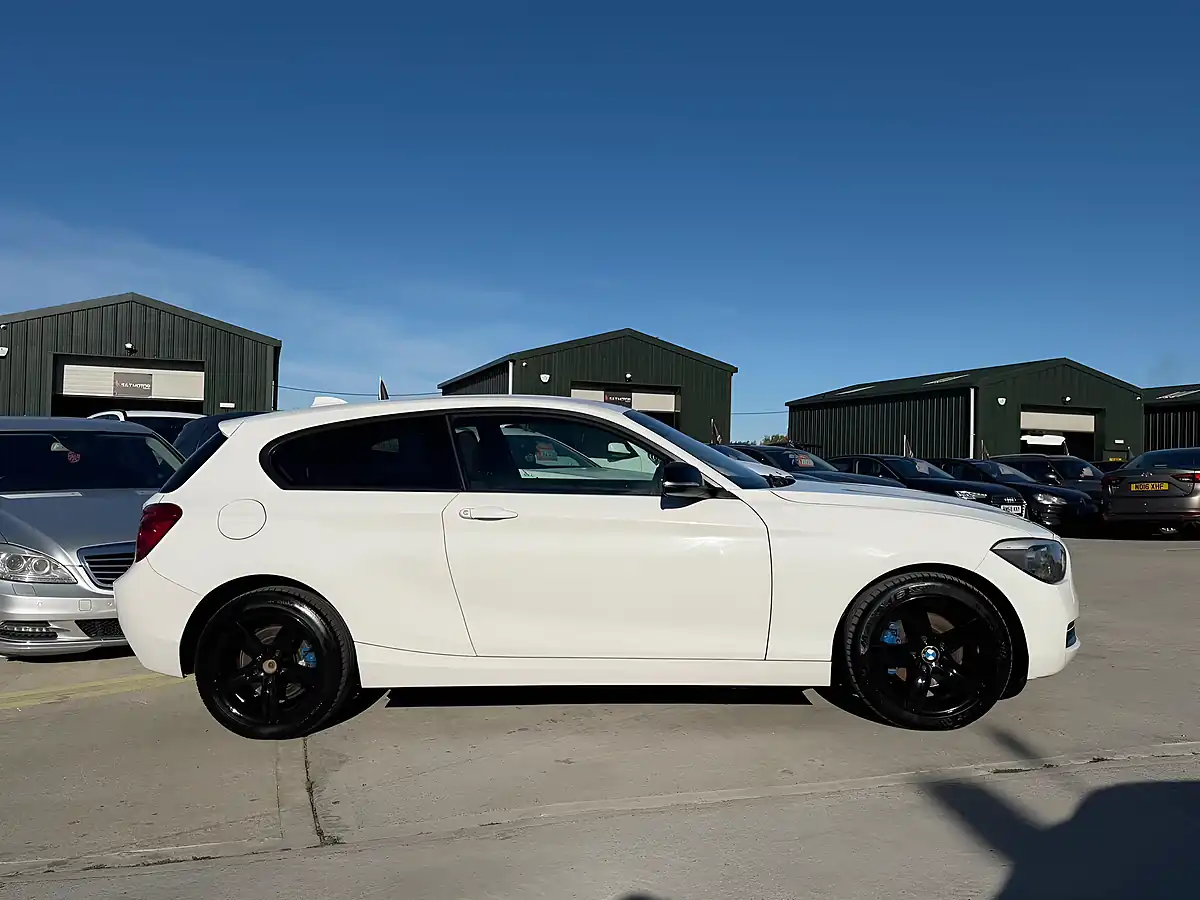 Used 2014 BMW 1 Series Sport White - Interior and Exterior details 10