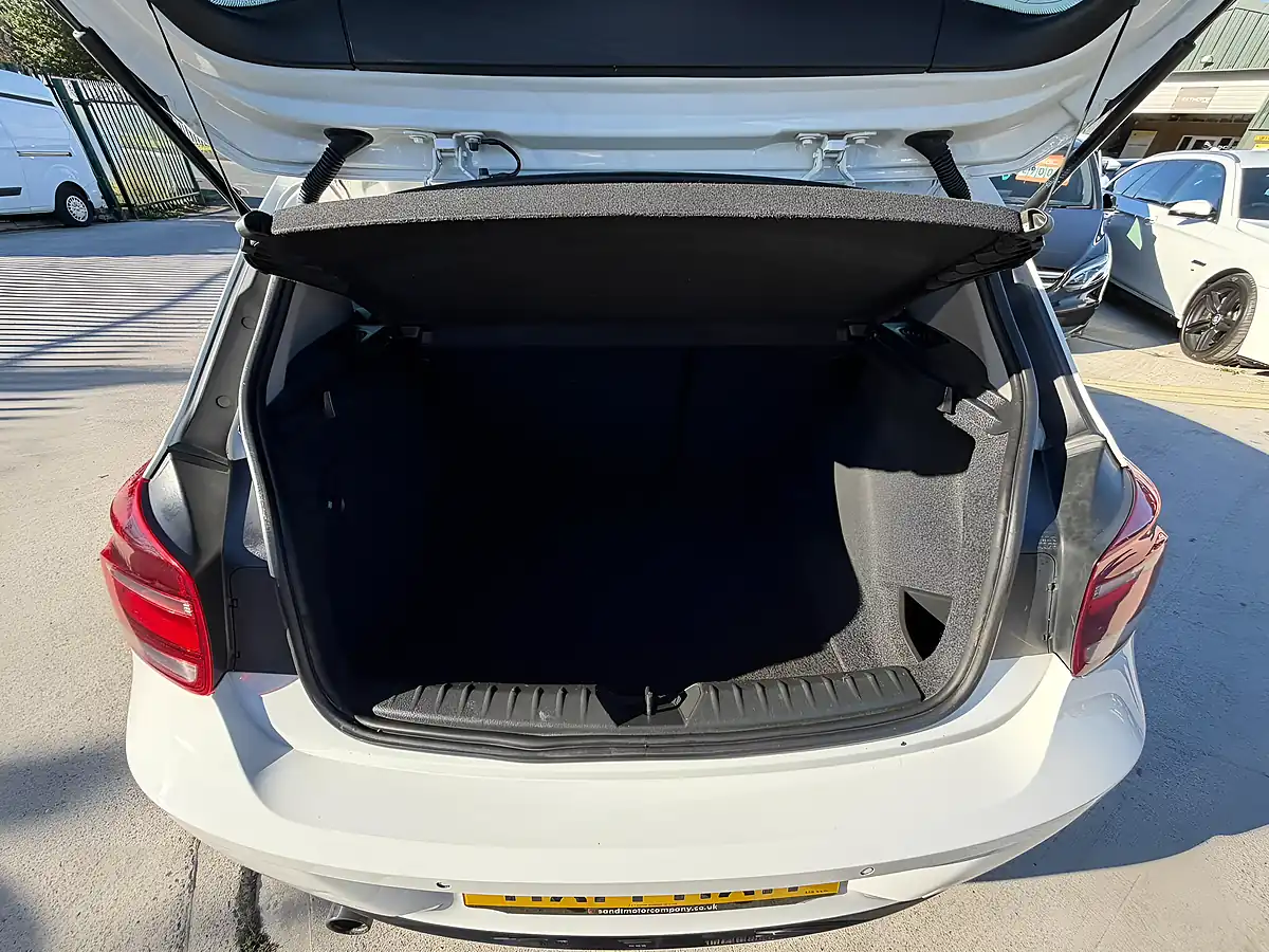 Used 2014 BMW 1 Series Sport White - Interior and Exterior details 18