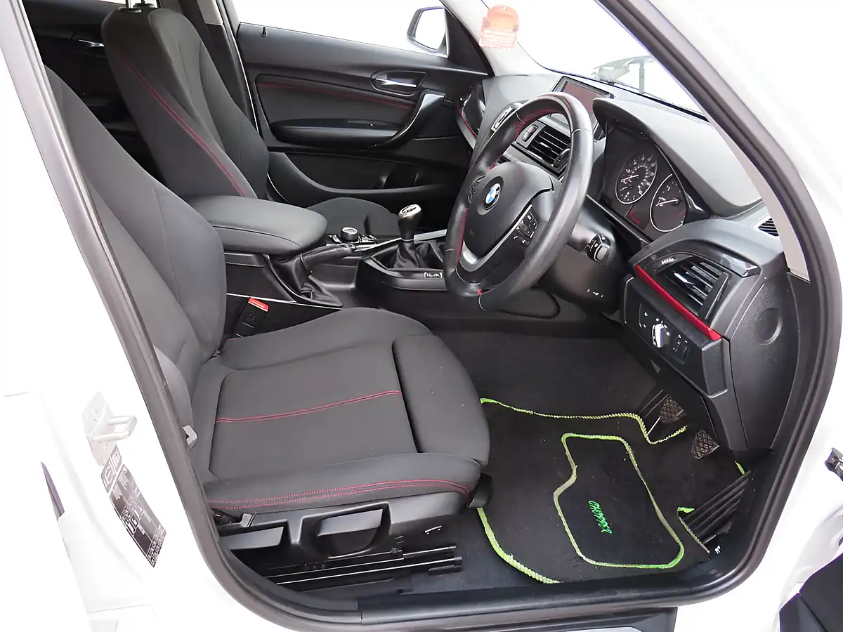 Used 2014 BMW 1 Series Sport White - Interior and Exterior details 7