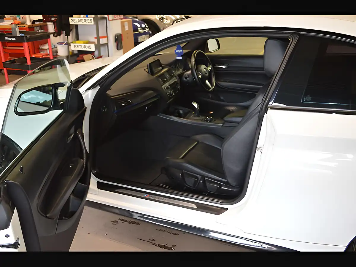 Used 2014 BMW 2 Series Alpine White - Interior and Exterior details 13