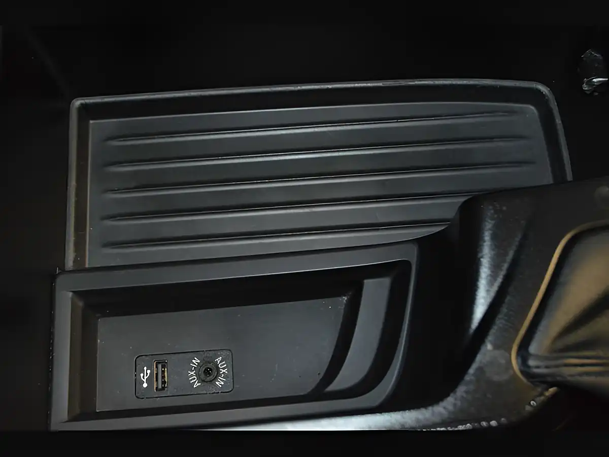 Used 2014 BMW 2 Series Alpine White - Interior and Exterior details 15