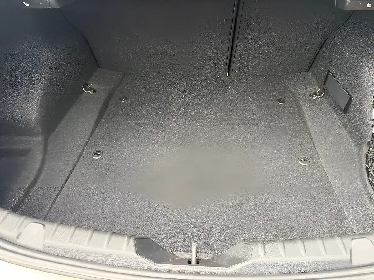 Used 2014 BMW 2 Series Coupe White - Interior and Exterior details 17