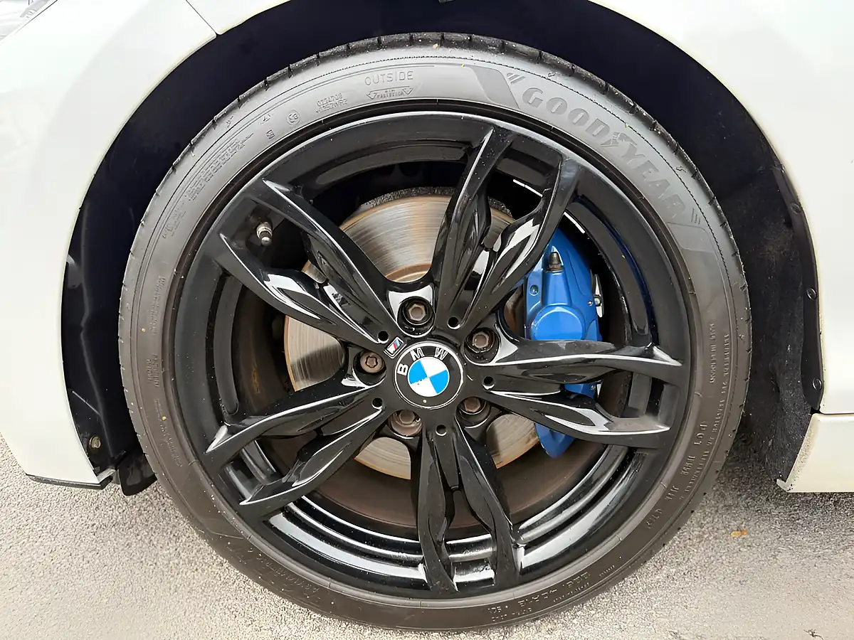 Used 2014 BMW 2 Series Coupe White - Interior and Exterior details 18