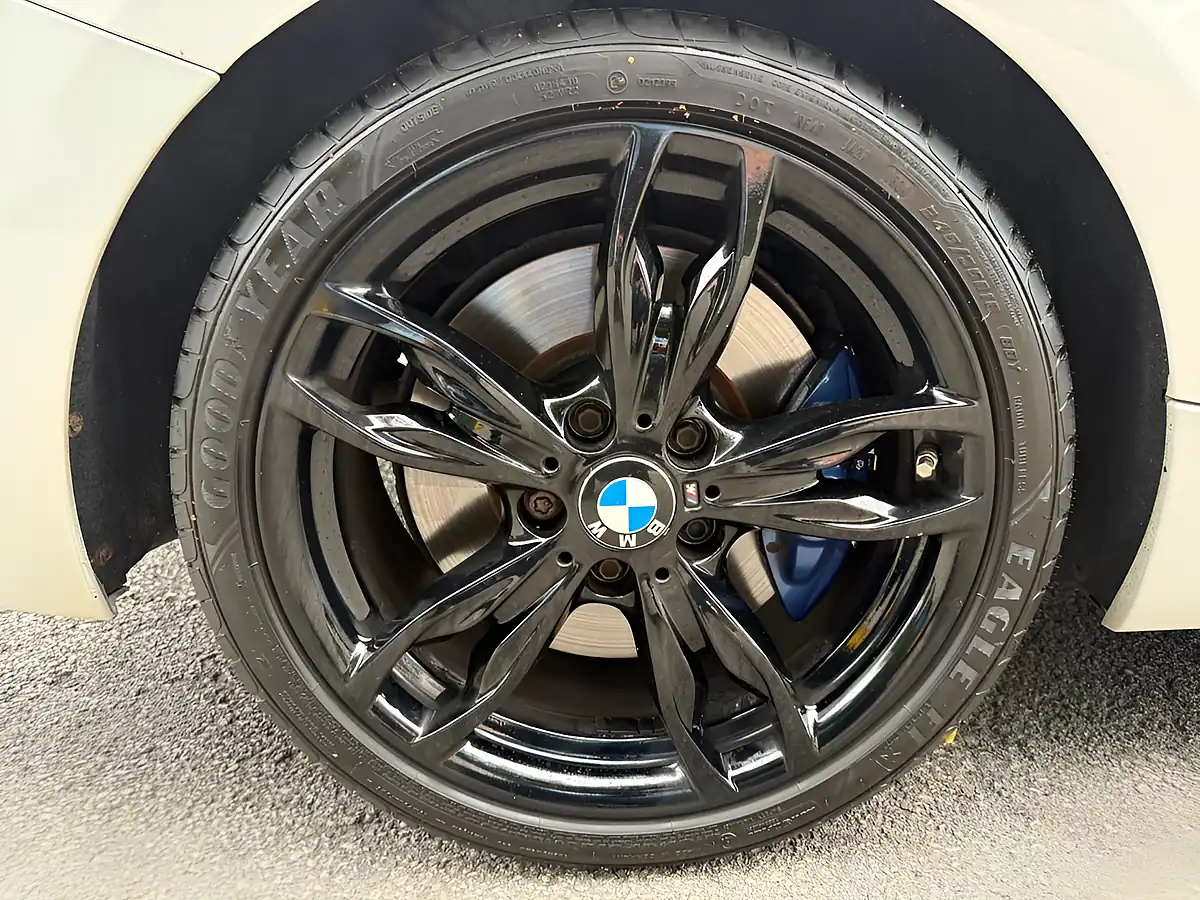 Used 2014 BMW 2 Series Coupe White - Interior and Exterior details 19