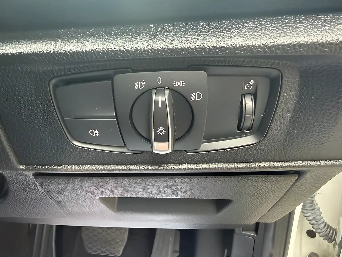 Used 2014 BMW 2 Series Coupe White - Interior and Exterior details 9