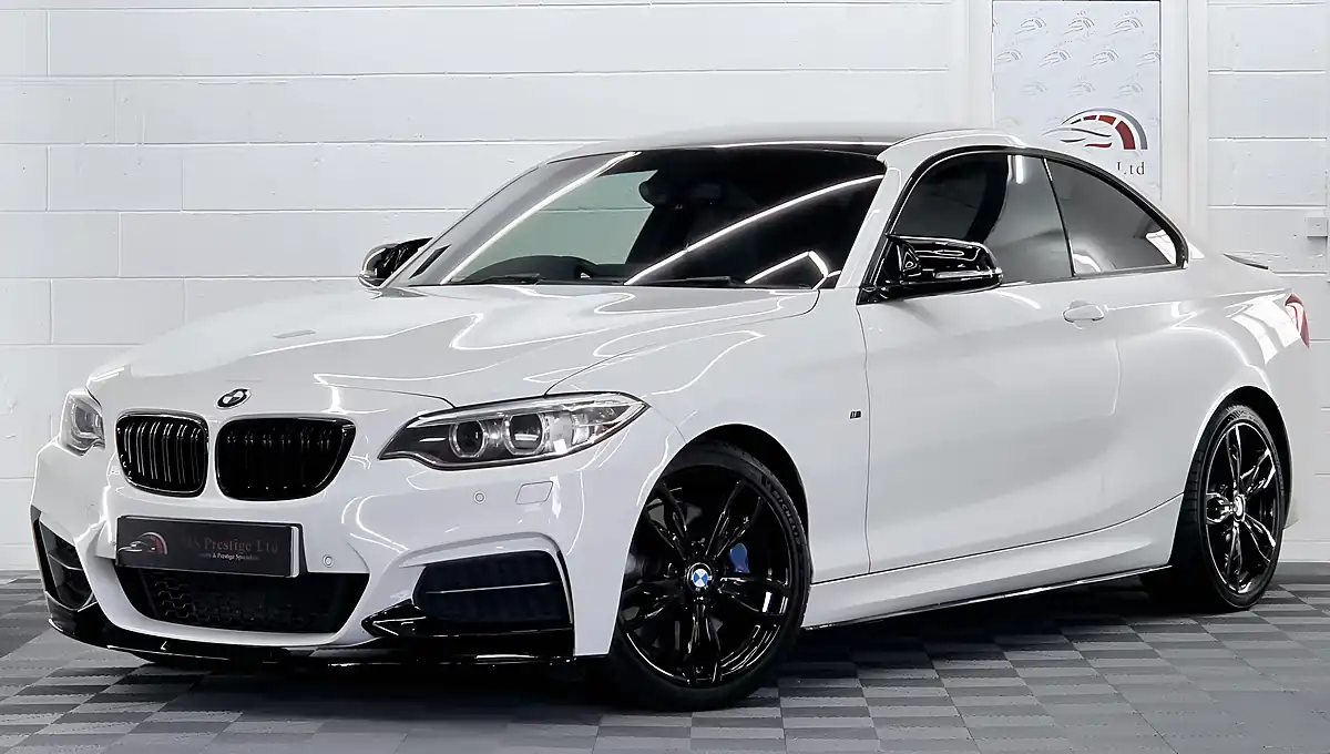Used 2014 BMW 2 Series M235i Coupe Alpine White - Front View