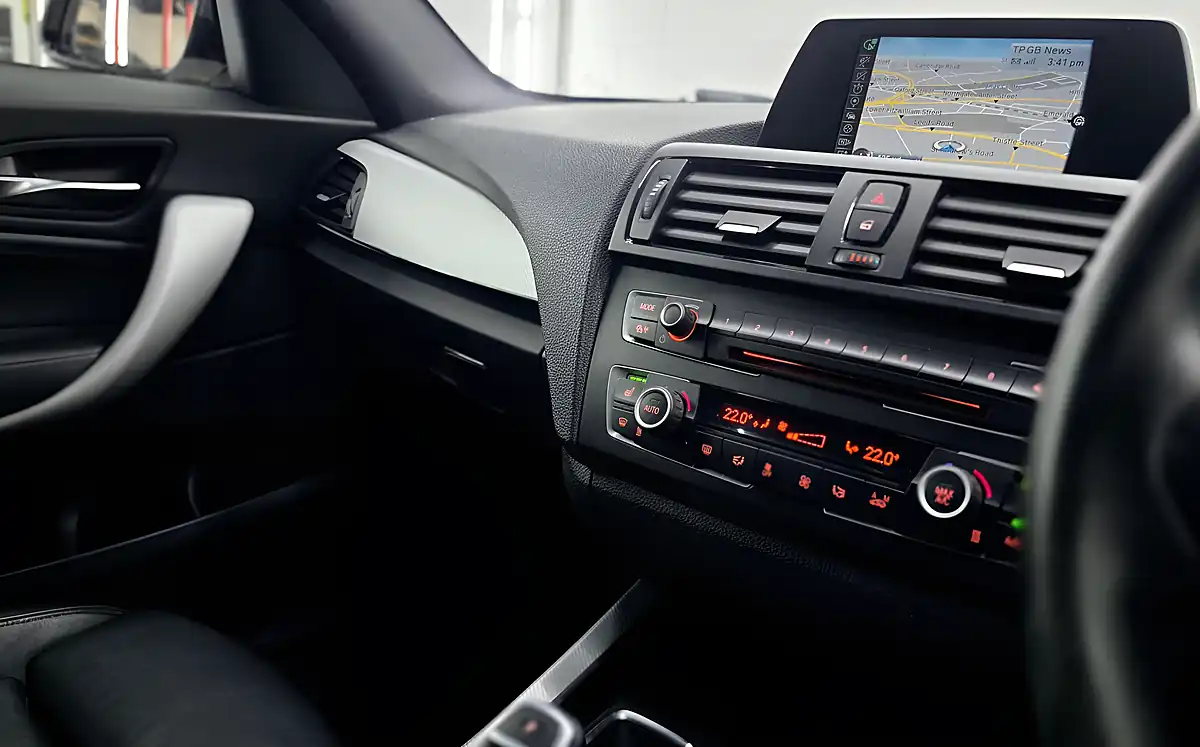 Used 2014 BMW 2 Series M235i Coupe Alpine White - Interior and Exterior details 17