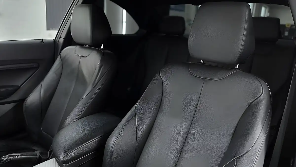 Used 2014 BMW 2 Series M235i Coupe Alpine White - Interior and Exterior details 19