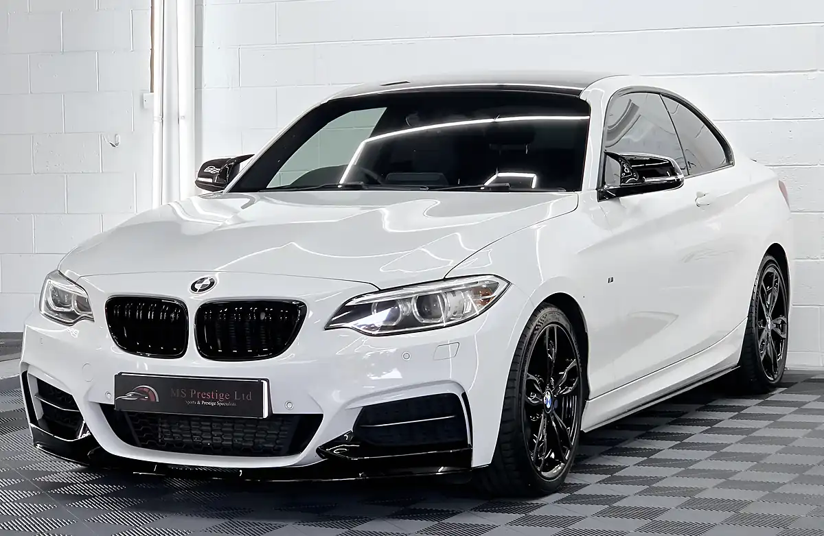 Used 2014 BMW 2 Series M235i Coupe Alpine White - Interior and Exterior details 3