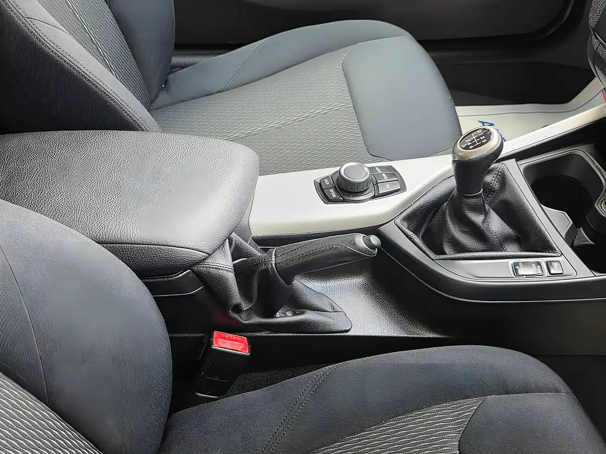 Used 2014 BMW 2 Series Se Black - Interior and Exterior details 17