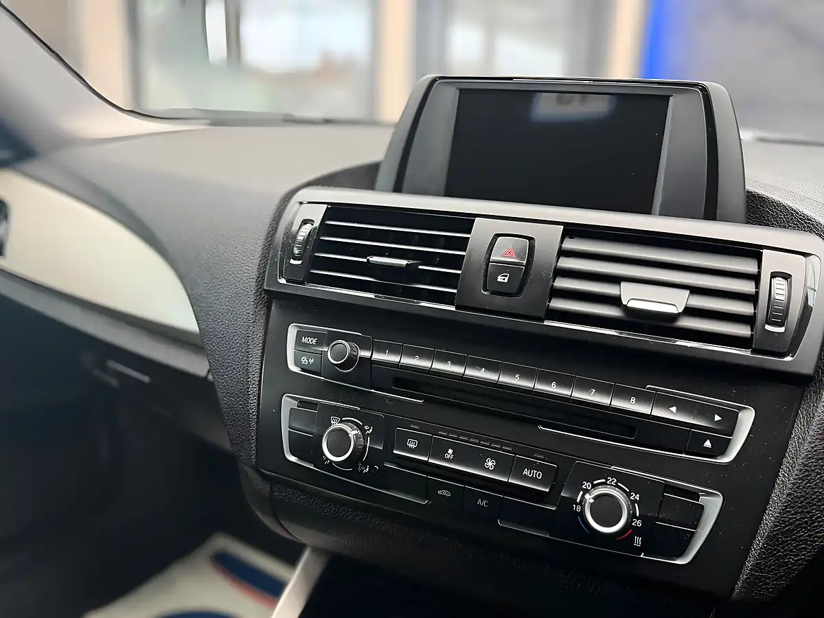 Used 2014 BMW 2 Series Se White - Interior and Exterior details 17