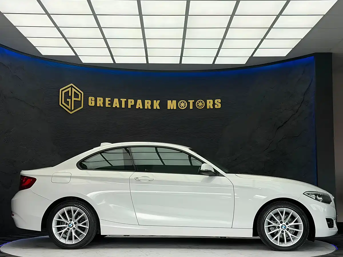 Used 2014 BMW 2 Series Se White - Interior and Exterior details 4