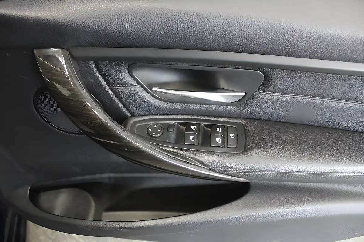 Used 2014 BMW 3 Series Luxury Black - Interior and Exterior details 17