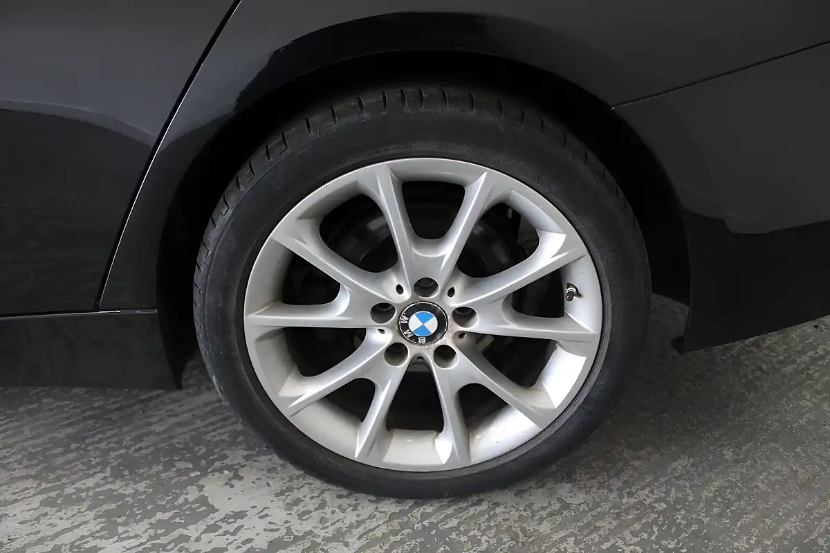 Used 2014 BMW 3 Series Luxury Black - Interior and Exterior details 19