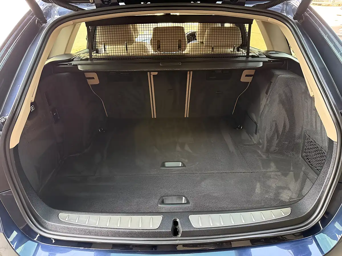 Used 2014 BMW 3 Series Luxury Touring Blue - Interior and Exterior details 16