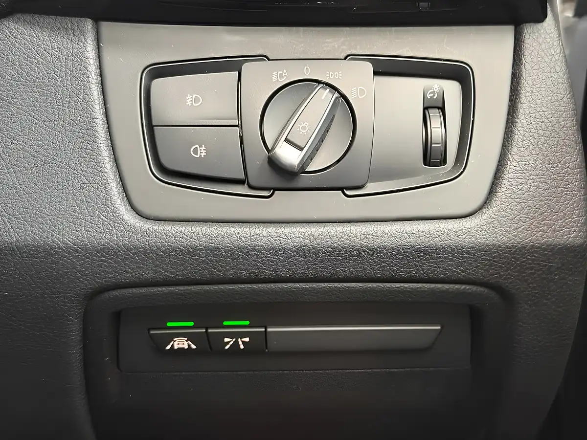 Used 2014 BMW 3 Series M Sport Silver - Interior and Exterior details 14