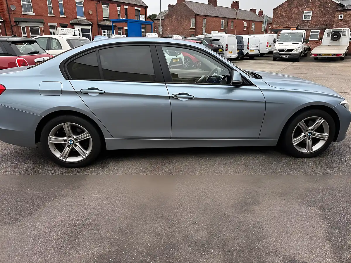 Used 2014 BMW 3 Series Se Blue - Interior and Exterior details 9
