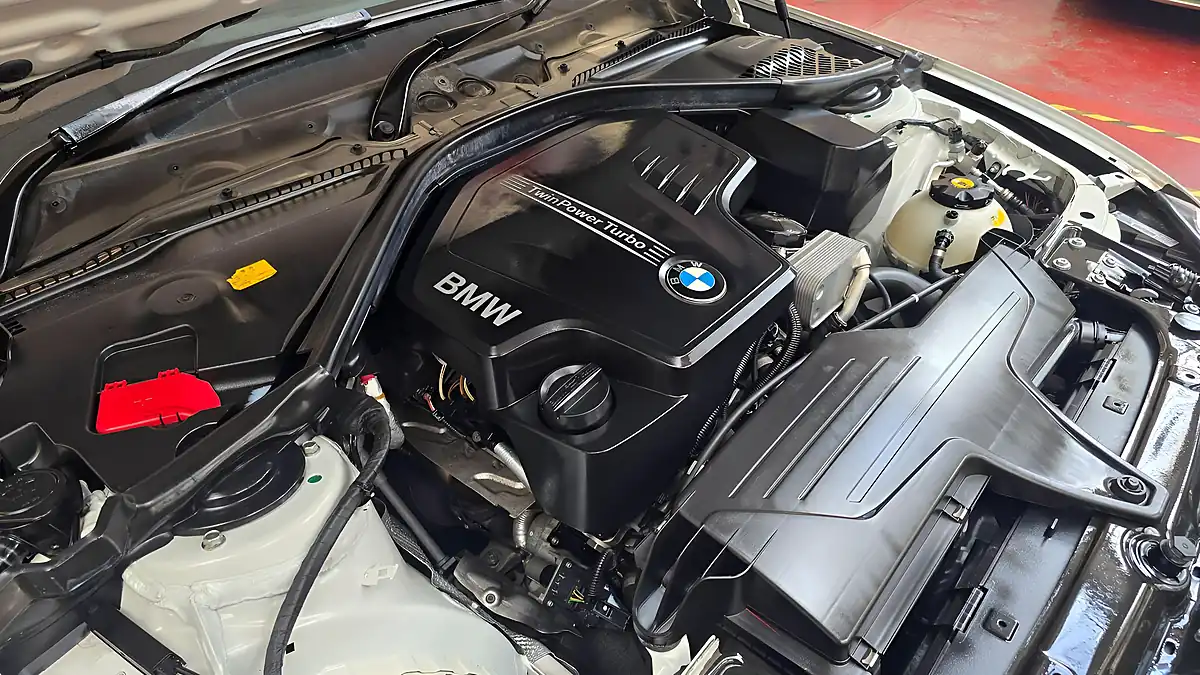 Used 2014 BMW 3 Series Se Touring White - Interior and Exterior details 15