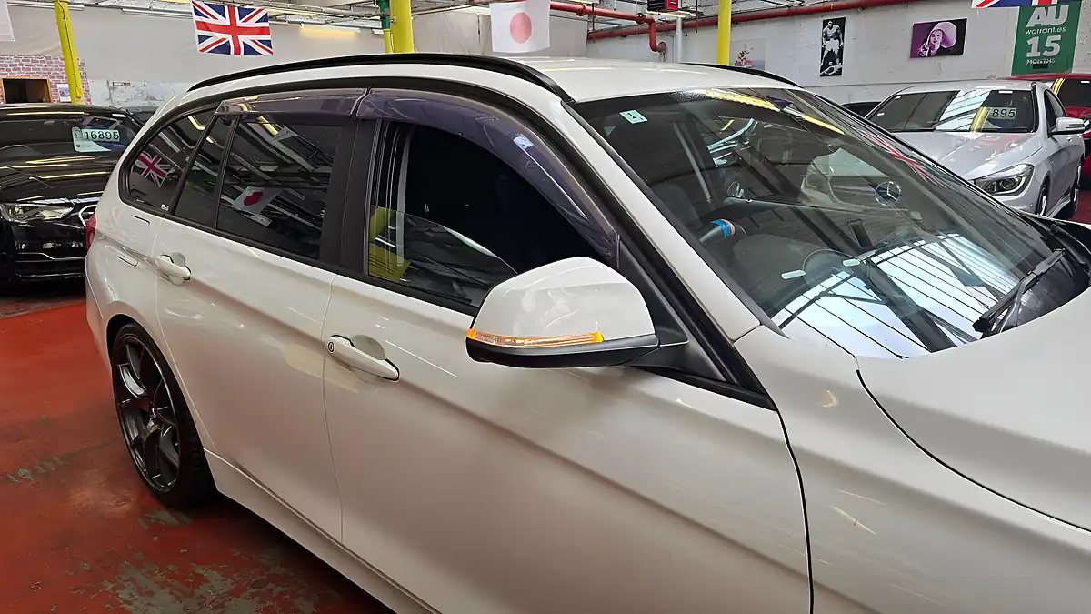 Used 2014 BMW 3 Series Se Touring White - Interior and Exterior details 17