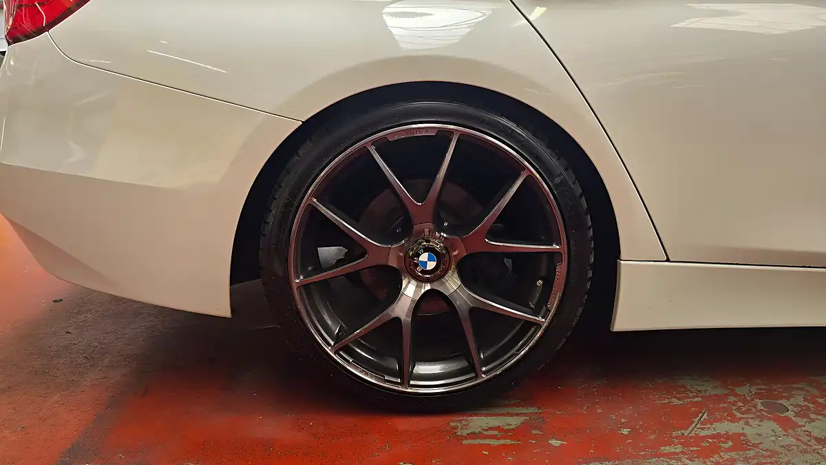 Used 2014 BMW 3 Series Se Touring White - Interior and Exterior details 19