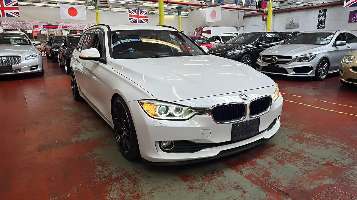 Used 2014 BMW 3 Series Se Touring White - Interior and Exterior details 3