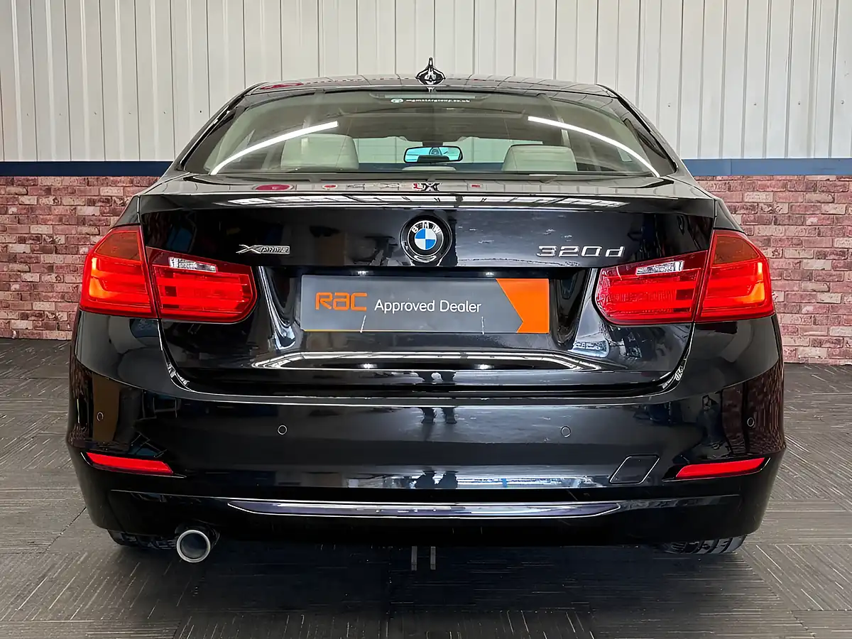 Used 2014 BMW 3 Series Sport Black - Interior and Exterior details 17